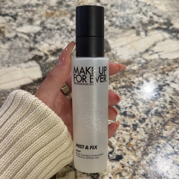 Makeup For Ever Mist & Fix 24hr Hydrating Setting Spray - Picture 1 of 8